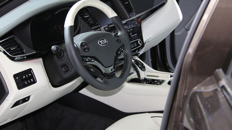 Illustration for article titled The Kia K900 Is A Korean BMW Named After A Robot Dog